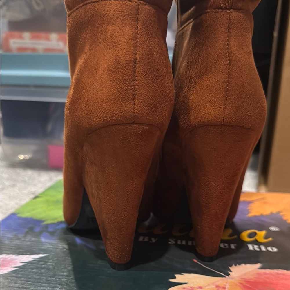 Slouchy Women's Brown Knee-High Boots - Picture 7 of 8